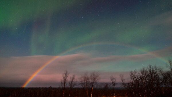月虹とオーロラが同時に出現　スウェーデンで貴重な瞬間を撮影 - Sputnik 日本