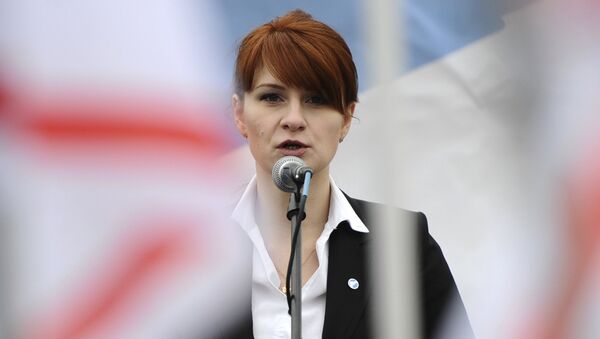 In this photo taken on Sunday, April 21, 2013, Maria Butina, leader of a pro-gun organization in Russia, speaks to a crowd during a rally in support of legalizing the possession of handguns in Moscow, Russia - Sputnik 日本