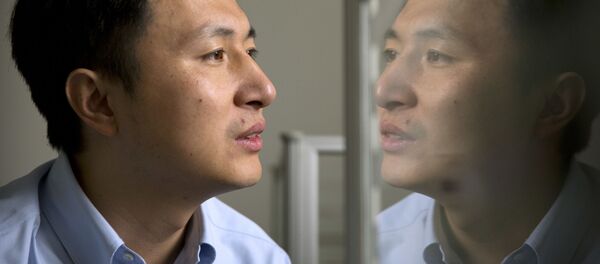 Ученый из Китая Хэ Цзянькуй, который помог помог создать первых в мире людей с искусственно измененными генами Ученый из Китая Хэ Цзянькуй, который помог помог создать первых в мире людей с искусственно измененными генами - Sputnik 日本