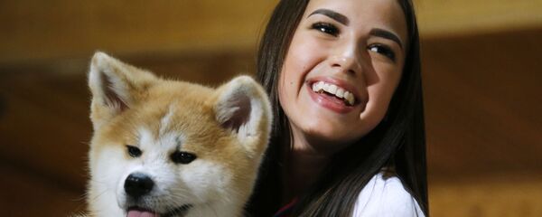 ザギトワ、贈呈された秋田犬が勝利を阻んでいるかとの質問に回答 ザギトワ、贈呈された秋田犬が勝利を阻んでいるかとの質問に回答 - Sputnik 日本