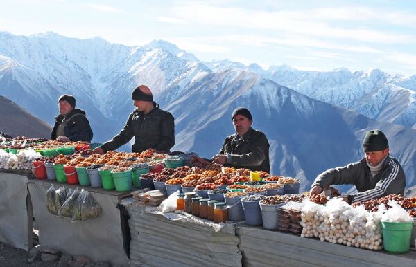 ドライフルーツを売る人々、タジキスタン - Sputnik 日本