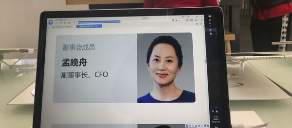 Фото финдиректора Huawei Technologies Мэн Ваньчжоу на экране ноутбука - Sputnik 日本