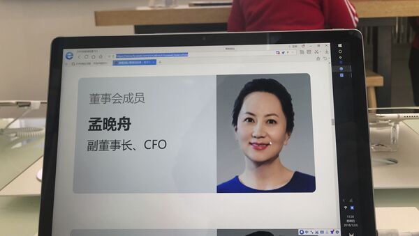 Фото финдиректора Huawei Technologies Мэн Ваньчжоу на экране ноутбука - Sputnik 日本