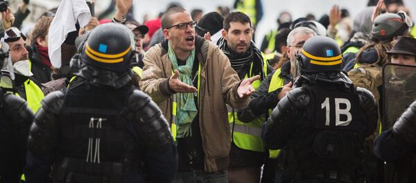 Акция протеста автомобилистов жёлтые жилеты в Париже - Sputnik 日本
