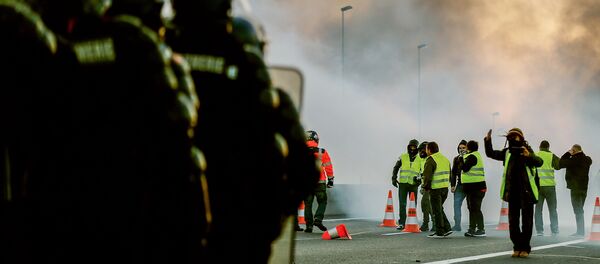 仏「黄色いベスト」抗議運動、４０００人以上を拘束 - Sputnik 日本