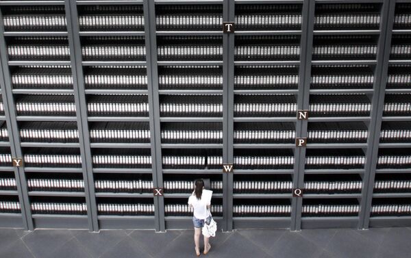 大虐殺で殺された市民の資料を読む少女　南京市の 侵華日軍南京大屠殺遭難同胞紀念館で - Sputnik 日本