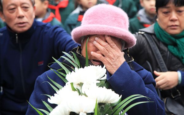 南京大虐殺で生き残った女性　南京大虐殺の追悼セレモニーで　侵華日軍南京大屠殺遭難同胞紀念館の前で - Sputnik 日本