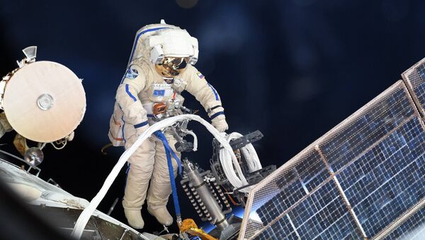 ロシア宇宙飛行士　ISS - Sputnik 日本
