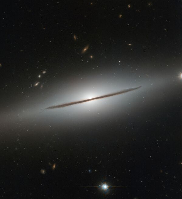 ハッブル宇宙望遠鏡が撮影したくじら座にある珍しい銀河「NGC 1032」 - Sputnik 日本
