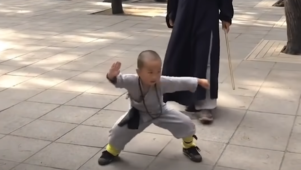 中国の少年、３歳で嵩山少林寺の僧、及びカンフーマスターに - Sputnik 日本