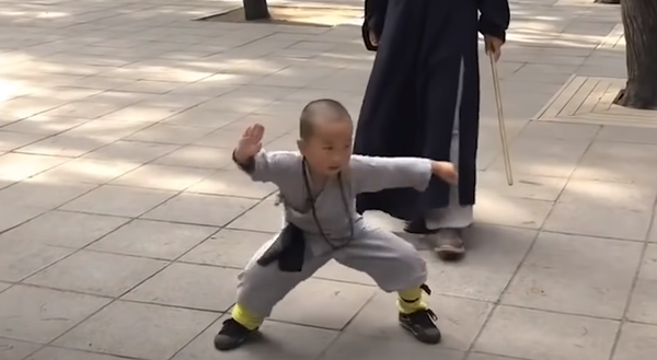 中国の少年、３歳で嵩山少林寺の僧、及びカンフーマスターに - Sputnik 日本