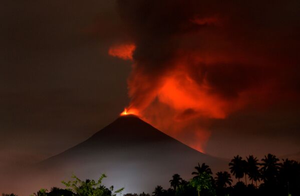 インドネシアにあるソプタン火山の噴火 - Sputnik 日本