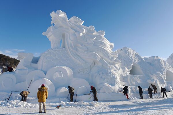 中国で制作された、氷と雪でできた龍の彫刻 - Sputnik 日本