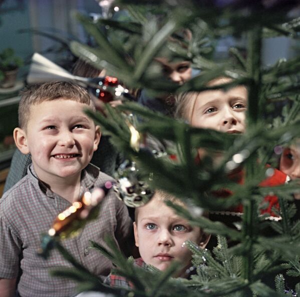 新年のヨールカを眺める子供たち　１９６６年 - Sputnik 日本
