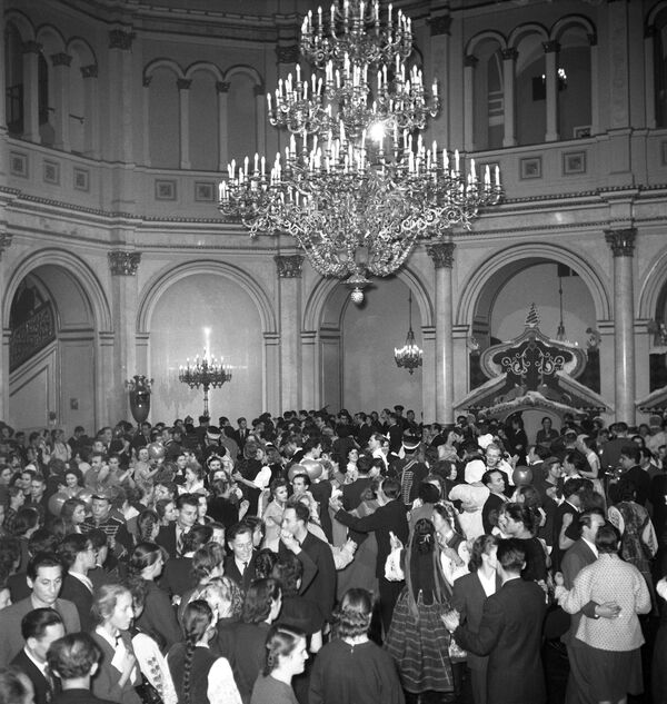 クレムリン大宮殿で開かれた新年舞踏会　１９５５年 - Sputnik 日本