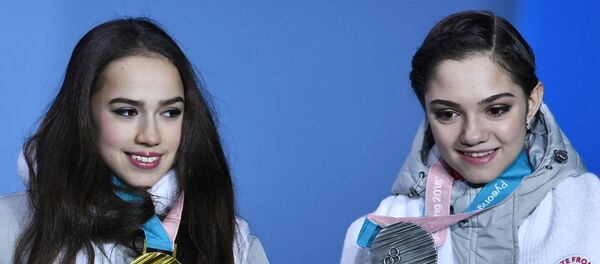 ザギトワとメドベージェワ【アーカイブ写真】 ザギトワとメドベージェワ【アーカイブ写真】 - Sputnik 日本