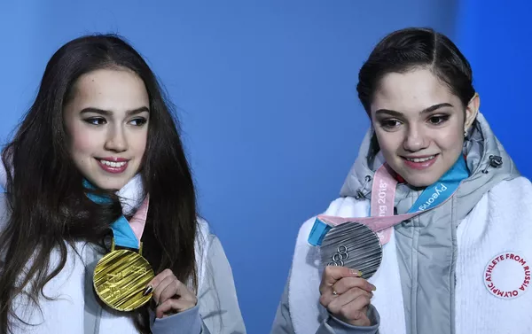 2018年平昌五輪に出場したザギトワとメドベージェワ 2018年平昌五輪に出場したザギトワとメドベージェワ - Sputnik 日本