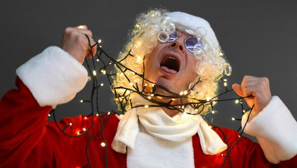 Un 'santa' trata de suicidarse con luces de Navidad - Sputnik 日本