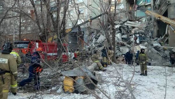 ウラル地域の集合住宅でガス爆発、建物入り口が崩落 - Sputnik 日本