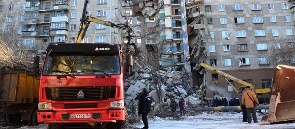 露マグニトゴルスク、集合住宅倒壊の犠牲者の告別式はじまる 露マグニトゴルスク、集合住宅倒壊の犠牲者の告別式はじまる - Sputnik 日本