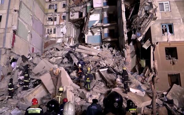 露マグニトゴルスク、集合住宅倒壊の犠牲者の告別式はじまる - Sputnik 日本