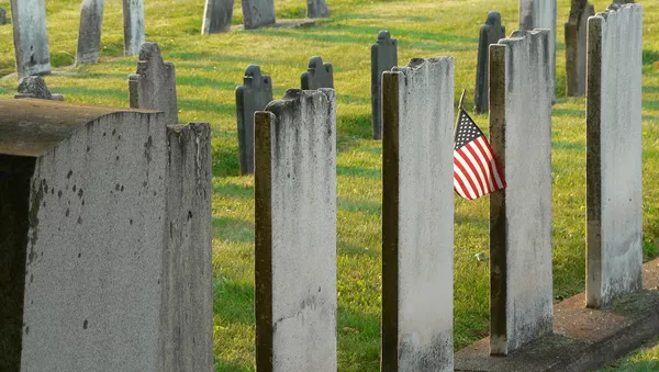 人間の遺体を堆肥化へ　米国で合法化の可能性