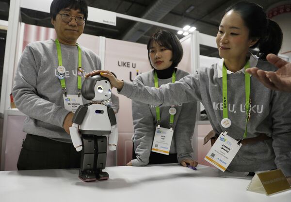 ロボット「Liku」のプレゼンテーション - Sputnik 日本
