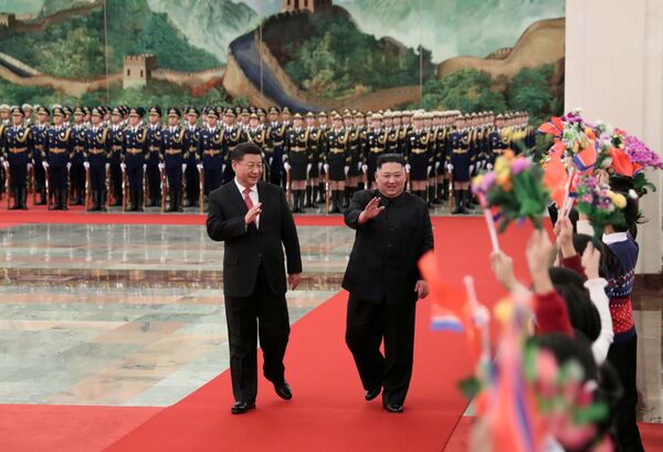 北京で会談中の北朝鮮の金正恩朝鮮労働党委員長と中国の習近平国家主席 - Sputnik 日本