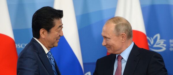 Shinzo Abe, primer ministro de Japón, y Vladímir Putin, presidente de Rusia - Sputnik 日本