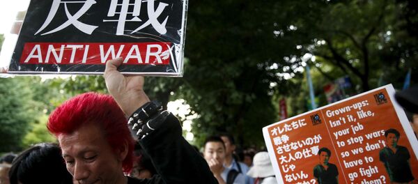 東京の国会議事堂前に集まったデモ参加者 東京の国会議事堂前に集まったデモ参加者 - Sputnik 日本