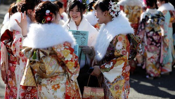 成人となったことを祝い、着物姿で散策する女性たち - Sputnik 日本