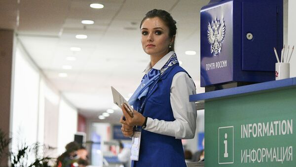 Девушка у стойки информации на площадке IV Восточного экономического форума во Владивостоке - Sputnik 日本