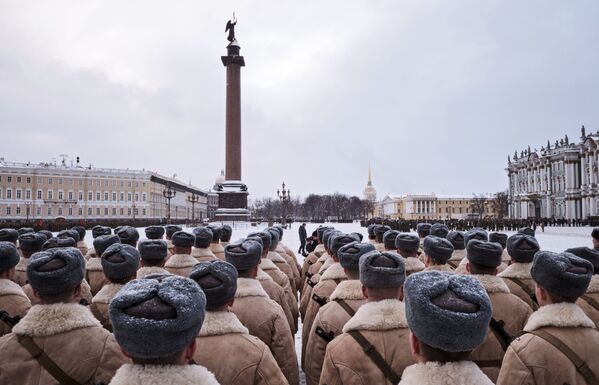 露サンクトペテルブルクでレニングラード封鎖解放７５周年記念パレードのリハーサル - Sputnik 日本