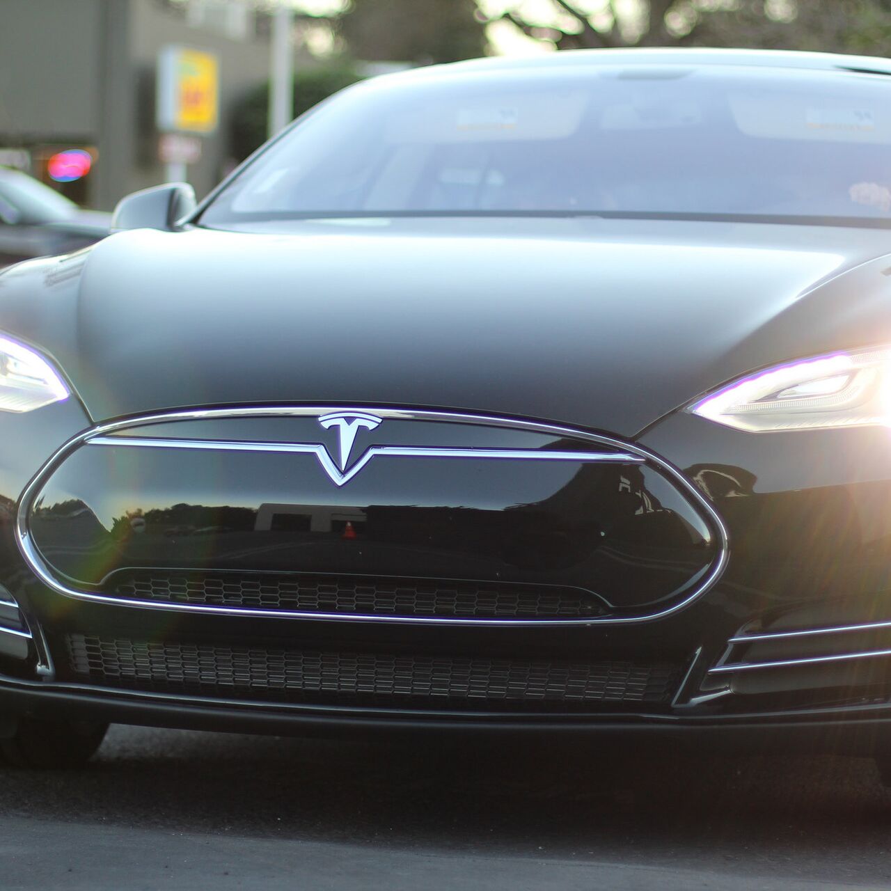 テスラ tesla モデル3 ダークブルー イーロンマスク イーロン・マスクが航続距離600マイルのテスラを作らない理由