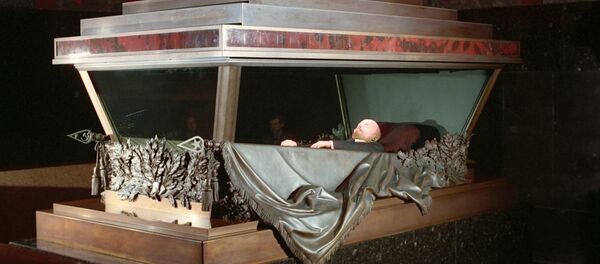 Забальзамированное тело В.И. Ленина в Мавзолее на Красной площади Забальзамированное тело В.И. Ленина в Мавзолее на Красной площади - Sputnik 日本