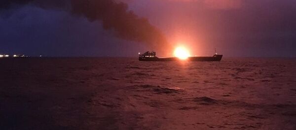 ケルチ海峡で２船舶が炎上　うち１隻で爆発か - Sputnik 日本
