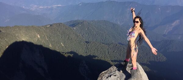 ビキニ姿で登山する写真で有名になった台湾の吳季芸(Gigu Wu)さん ビキニ姿で登山する写真で有名になった台湾の吳季芸(Gigu Wu)さん - Sputnik 日本
