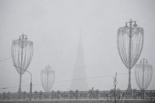 雪が降る中のボリショイ・モスクヴォレツキー橋 - Sputnik 日本