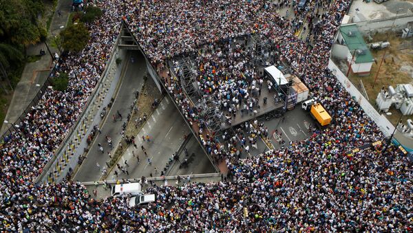 Протестующие против правительства президента Венесуэлы Николаса Мадуро в Каракасе, Венесуэла - Sputnik 日本