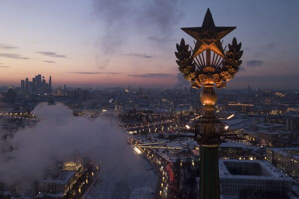 モスクワ高層ビルの頂上にある五芒星 - Sputnik 日本