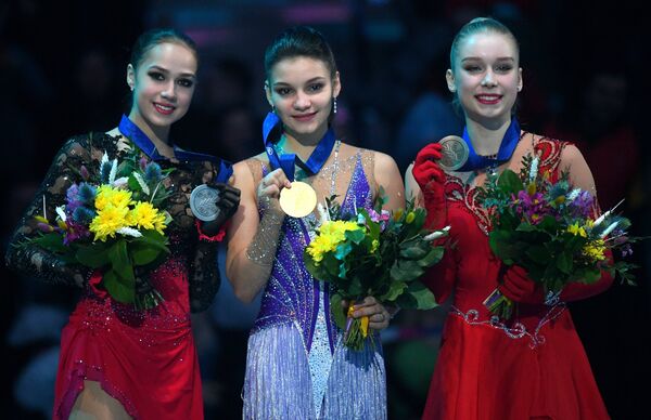 アリーナ・ザギトワ、ソフィア・サモドゥロワ、ヴィヴェカ・リンドフォース - Sputnik 日本