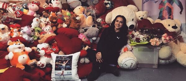 ロシアのアリーナ・ザギトワが27日、欧州フィギュアスケート選手権を終えたミンスクからインスタグラムを通じて、応援してくれたファンに謝意を表した。 ロシアのアリーナ・ザギトワが27日、欧州フィギュアスケート選手権を終えたミンスクからインスタグラムを通じて、応援してくれたファンに謝意を表した。 - Sputnik 日本