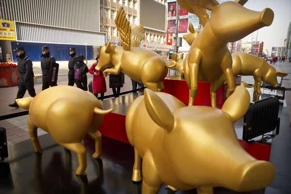 黄金のブタ像　北京 - Sputnik 日本