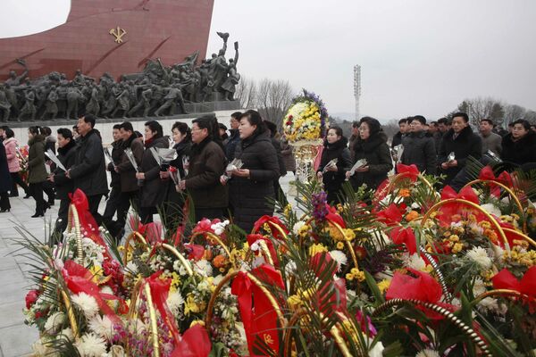 亡き指導者、金日成、金日正氏の記念碑への献花　北朝鮮 - Sputnik 日本