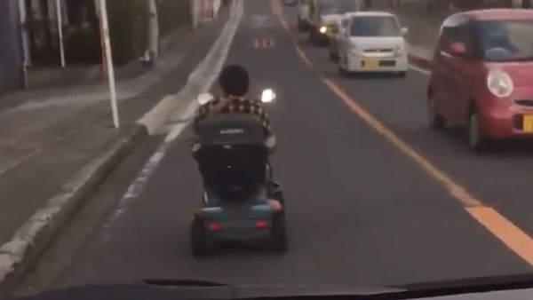 「時間はたっぷりある　急がない」　年配女性が交通渋滞を招く - Sputnik 日本