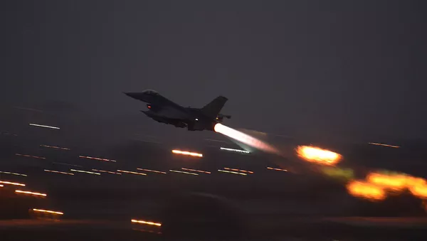 有志連合軍、シリア北東部で空爆実施　１６人死亡 - Sputnik 日本
