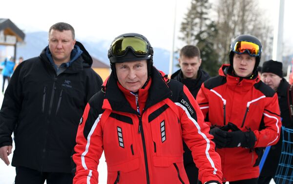プーチン・ルカシェンコ両大統領、アルペン用スキーでともに滑走 - Sputnik 日本