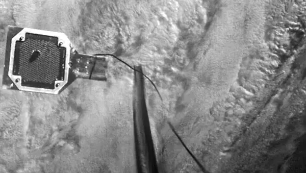 英国の衛星、軌道上で宇宙ごみのイミテーションを「銛」を使って捕獲