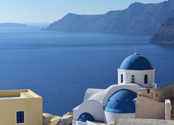 ギリシャのサントリーニ島は、白い壁に青い扉と青い屋根の建物で有名 - Sputnik 日本