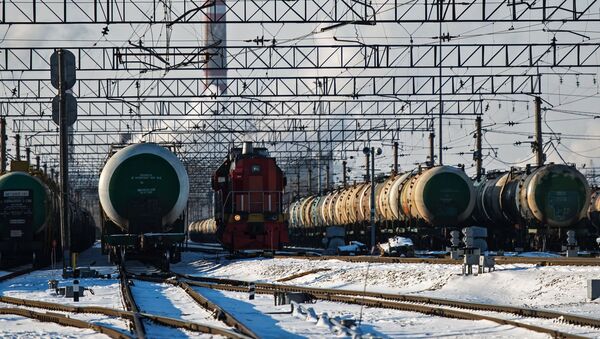 ロシア、産油量でサウジを上回る - Sputnik 日本